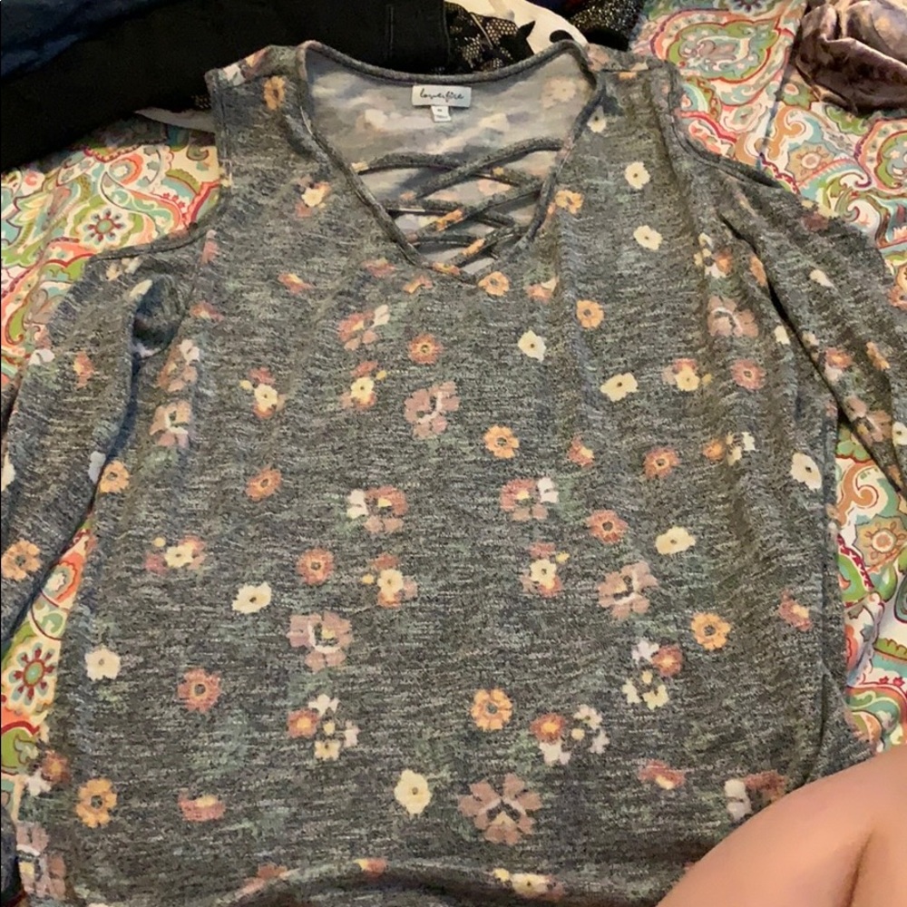 Long sleeve open shoulder low neck shirt